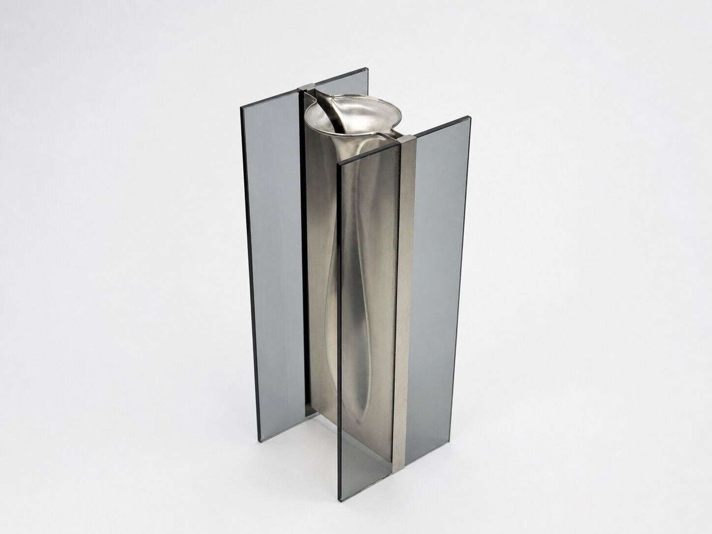 Dekoratif Cam Vazo İnce Uzun Metal Detaylı 32x11 cm Dekoratif Cam Vazo İnce Uzun Metal Detaylı 32×11 cm