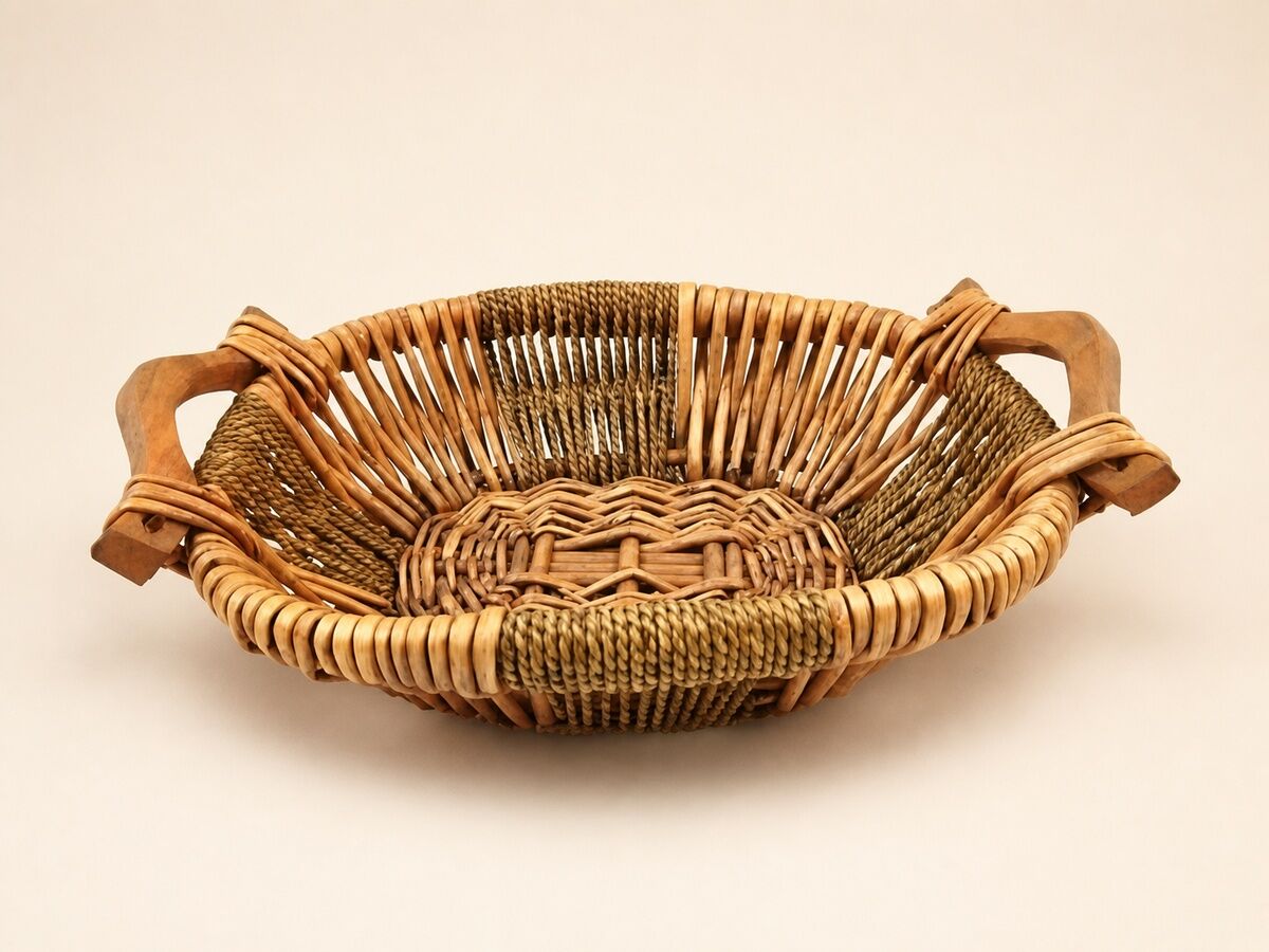 Hasır Sepet – Dikdörtgen Ahşap Kulplu Tepsi 29 × 16 × 7 cm Hasır Sepet – Dikdörtgen Ahşap Kulplu Tepsi 29 × 16 × 7 cm