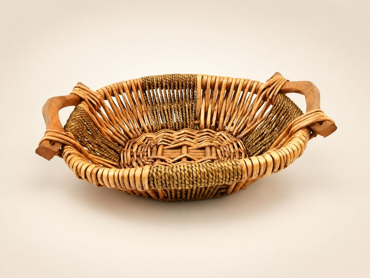 Hasır Sepet – Dikdörtgen Ahşap Kulplu Tepsi 36 × 23 × 9 cm Hasır Sepet – Dikdörtgen Ahşap Kulplu Tepsi 36 × 23 × 9 cm
